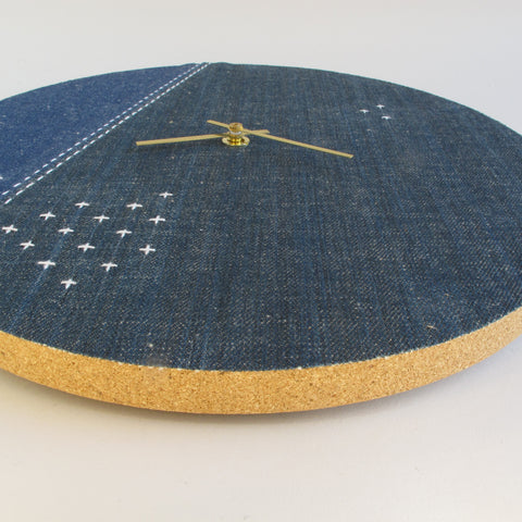 Seinäkello Wabi Sabi Denim pyöreä 30 cm | Denim - kulta | Suunnittelu: Osaka