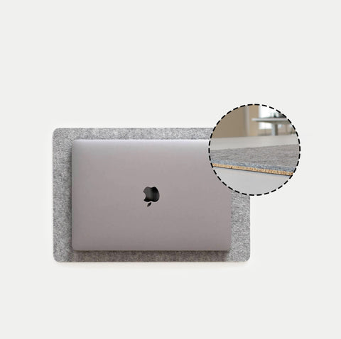 Huovasta ja korkista valmistettu tyyny MacBookeille | 26x38 cm | vaalean harmaa