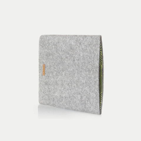 Kotelo Surface Pro 9:lle | valmistettu huovasta ja luomupuuvillasta | vaaleanharmaa - raidat | Malli "LET"