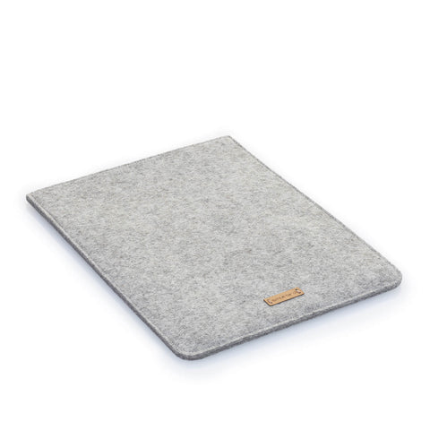 Kotelo Surface Pro 7:lle | valmistettu huovasta ja luomupuuvillasta | vaaleanharmaa - raidat | Malli "LET"