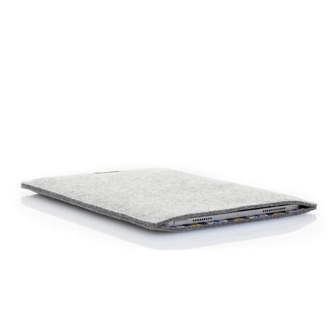 Kotelo Surface Pro 8:lle | valmistettu huovasta ja luomupuuvillasta | vaaleanharmaa - kukinta | Malli "LET"