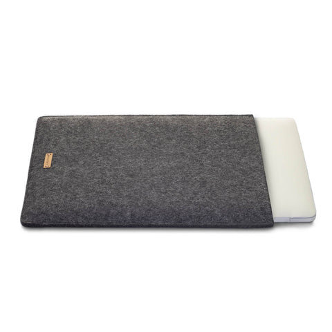 Kotelo iPadille - 8. sukupolvi | valmistettu huovasta ja luomupuuvillasta | antrasiitti - muodot | Malli "LET"