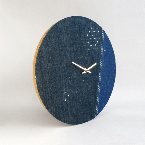 Seinäkello Wabi Sabi Denim pyöreä 30 cm | Denim - kulta | Suunnittelu: Osaka