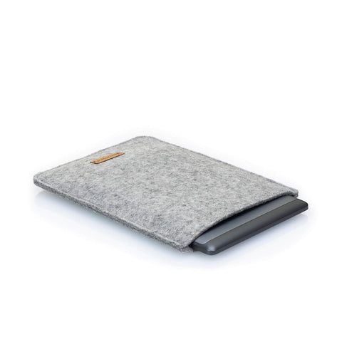 Kotelo PocketBook Colorille | valmistettu huovasta ja luomupuuvillasta | vaaleanharmaa - raidat | Malli "LET"